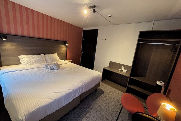 Room 34 of 53