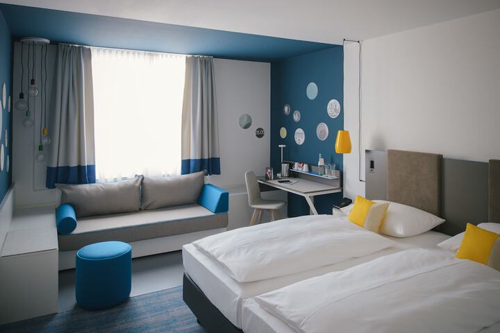 Room 13 of 48