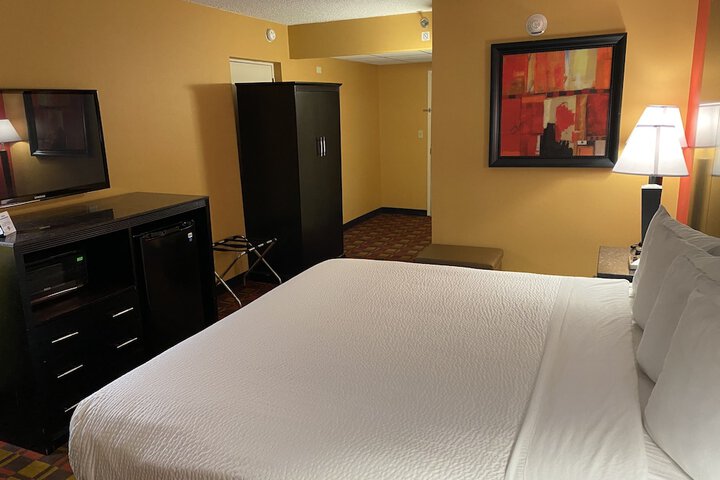 1 King Bed (18 of 18)
