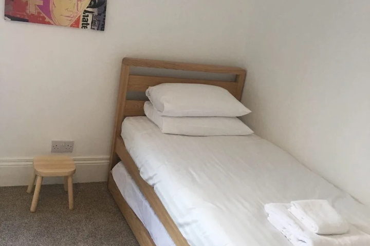 Room 3 of 16