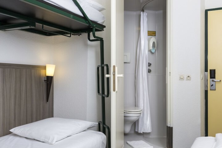 Room 27 of 51