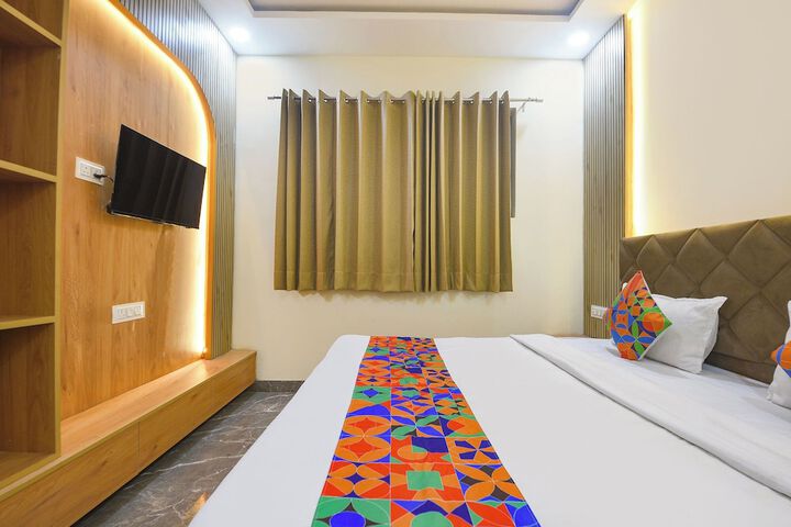 Room 12 of 25