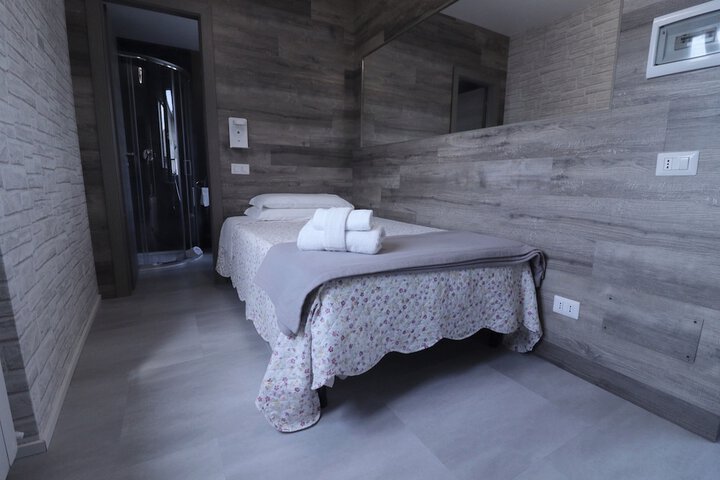 Room 12 of 34