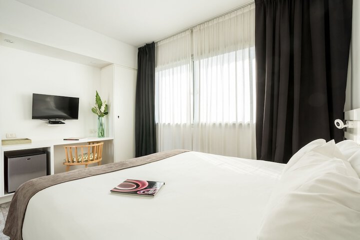 Room 76 of 181