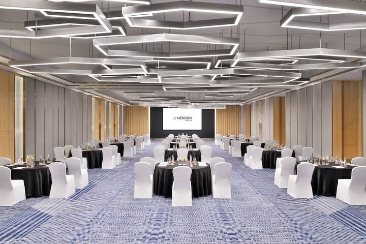 Ballroom/Hall 68 of 88