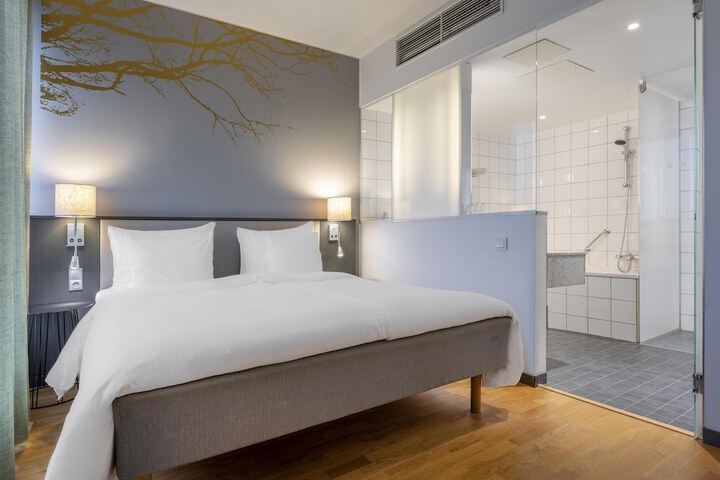 Room 40 of 249