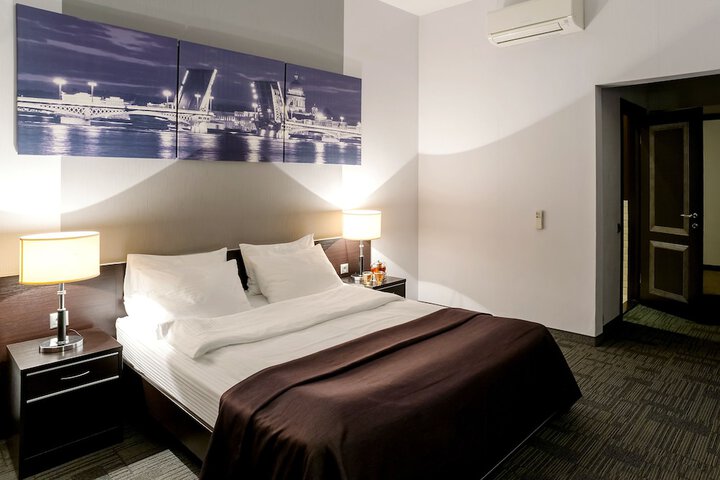 Room 8 of 65