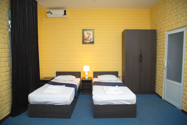 Room 6 of 7
