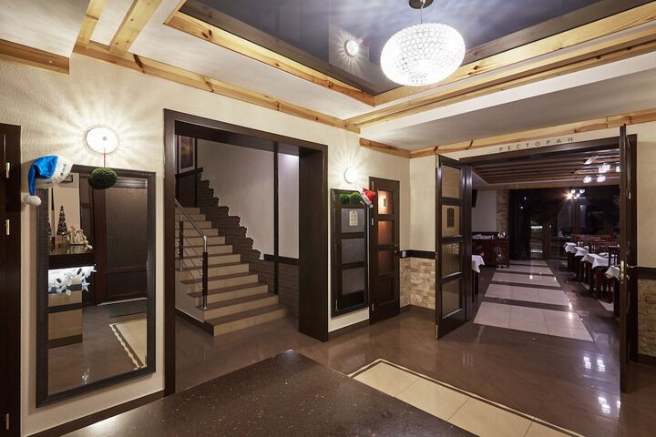 Ballroom/Hall 55 of 61