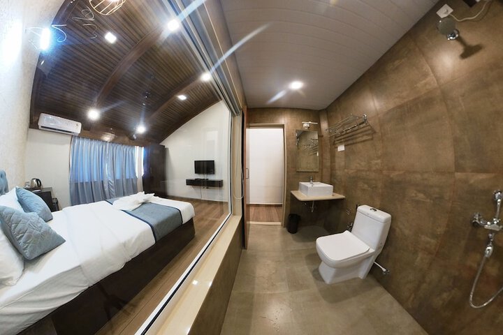 Room 13 of 27