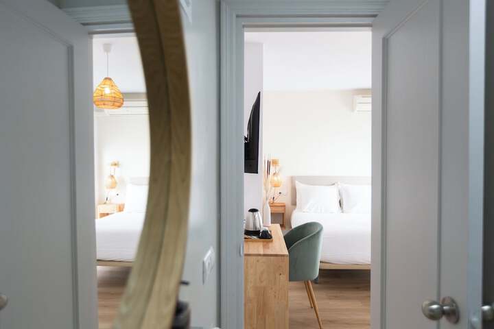 Room 12 of 37
