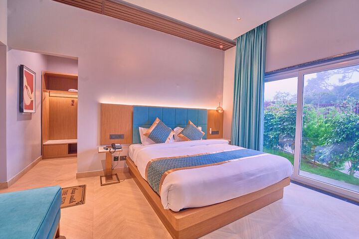 Room 3 of 100