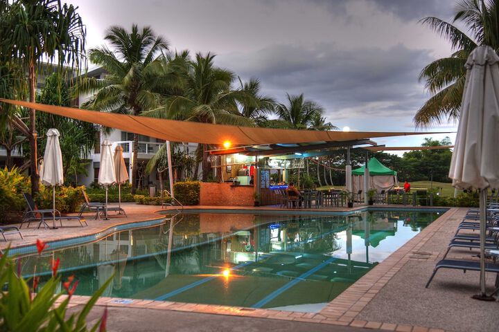 Hotel Pool
