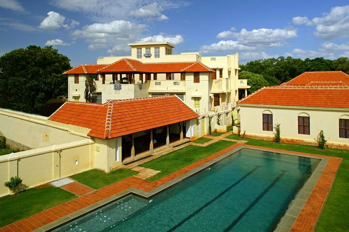Hotel with Pool