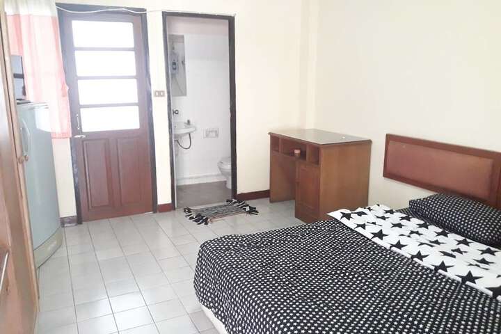 Room 6 of 33