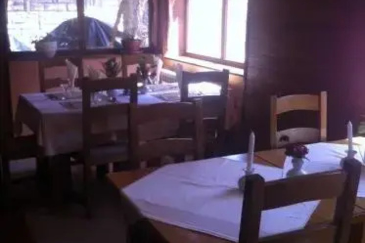 Dining 11 of 12