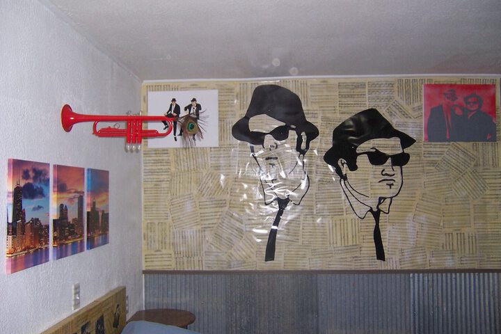 Room 8 of 16