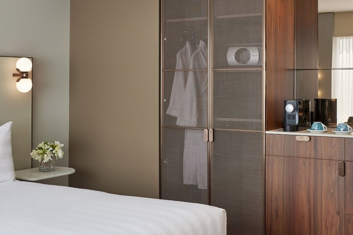Room 18 of 154