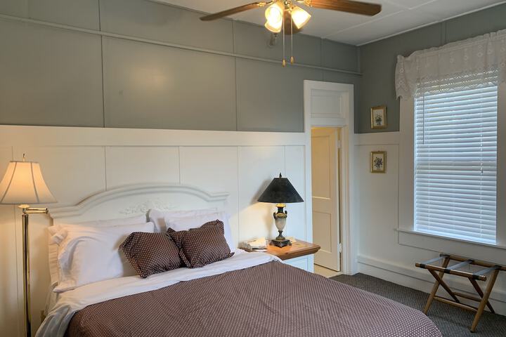 Traditional Double Room 1 Queen Bed Garden View (12 of 58)