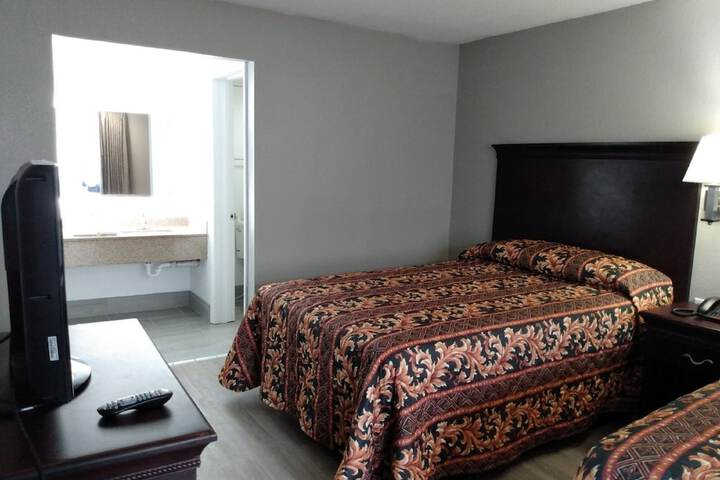 2 Double Beds (8 of 11)