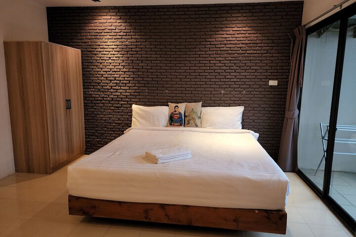 Room 5 of 86