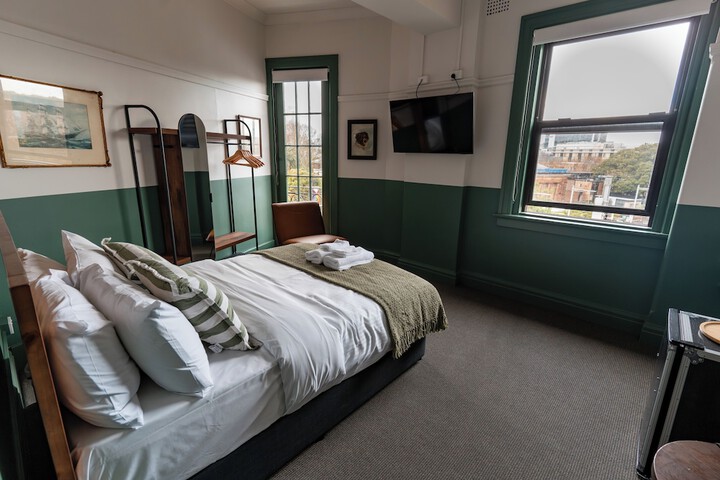 Room 16 of 30