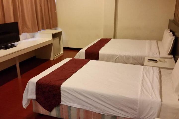 Room 13 of 35