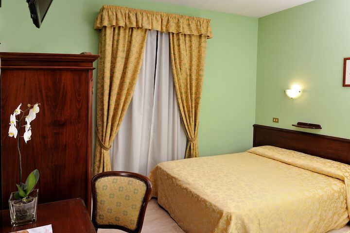 Room 14 of 42