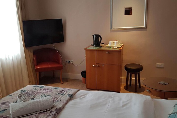 Room 15 of 40