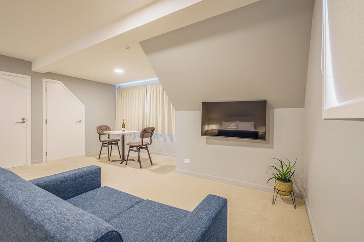 Room 4 of 10