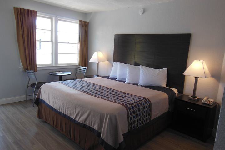 Room 10 of 42