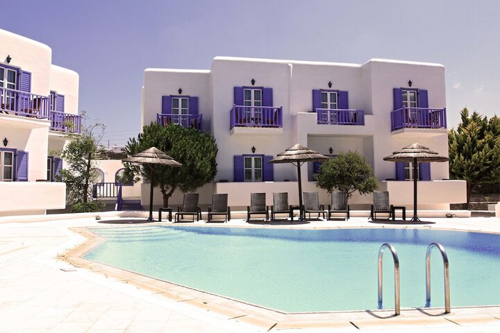 Hotel with Pool