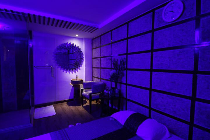 Room 62 of 100