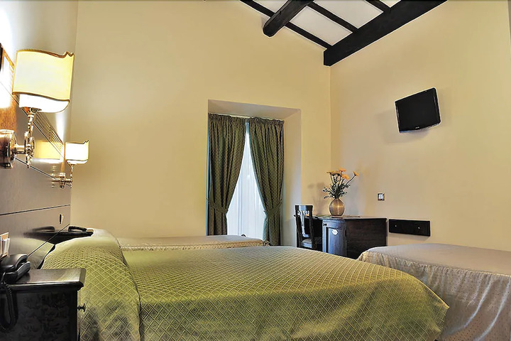 Room 4 of 9