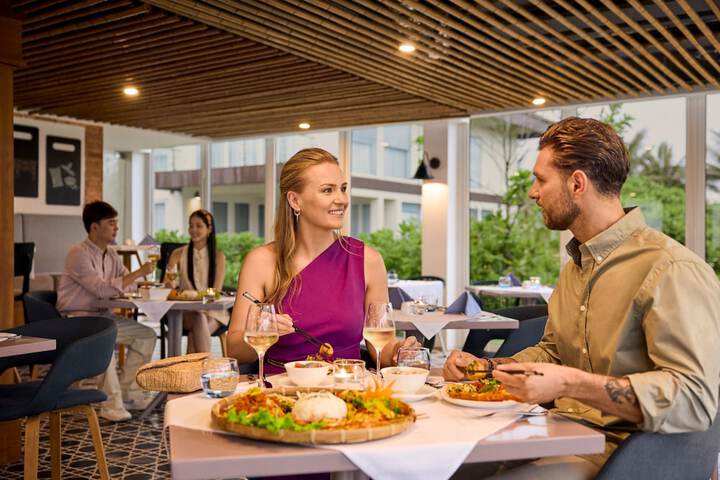 Dining 74 of 130