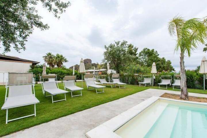 Sundeck 86 of 100