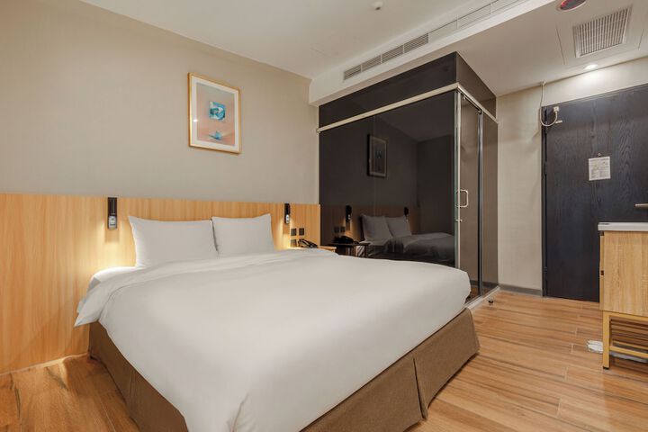 Room 12 of 69