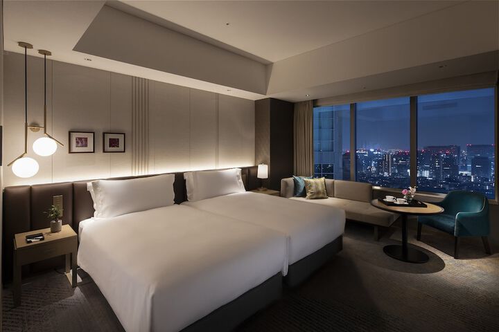 Room 12 of 196