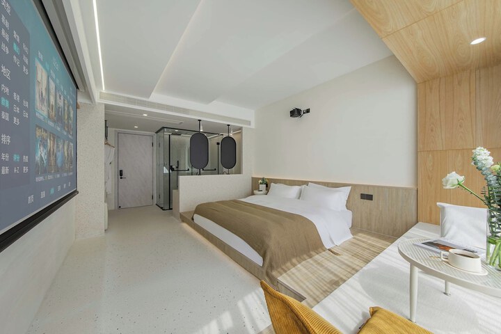 Room 5 of 119