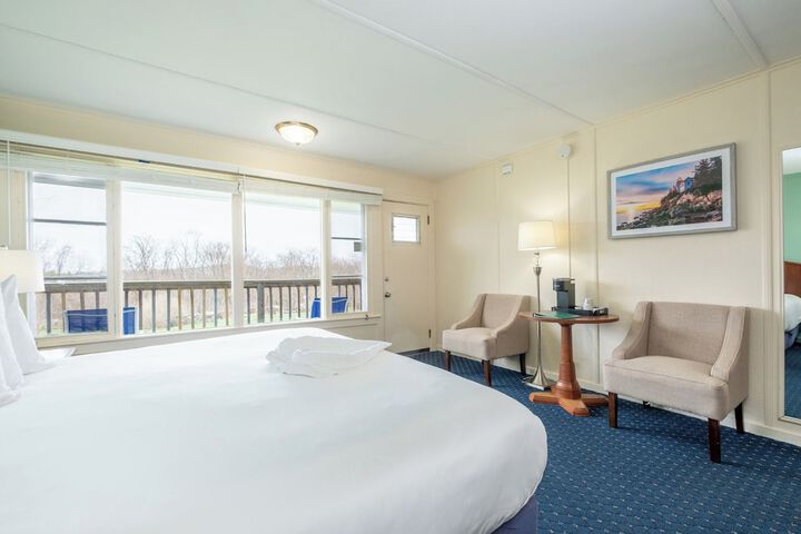 Room 28 of 114
