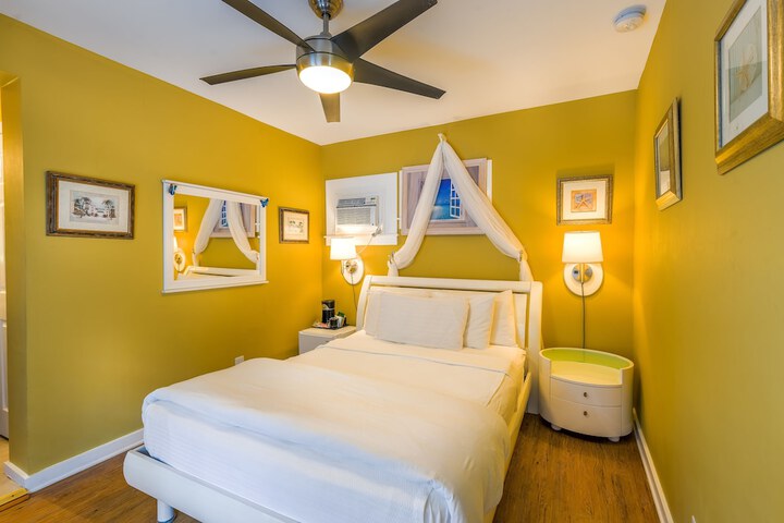 Room 54 of 192