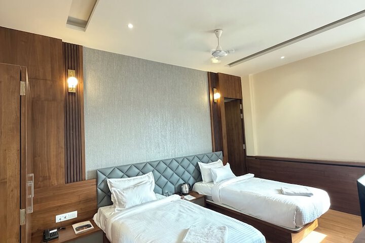 Room 12 of 30