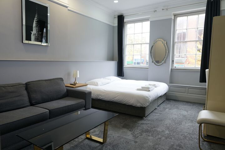 Room 4 of 61