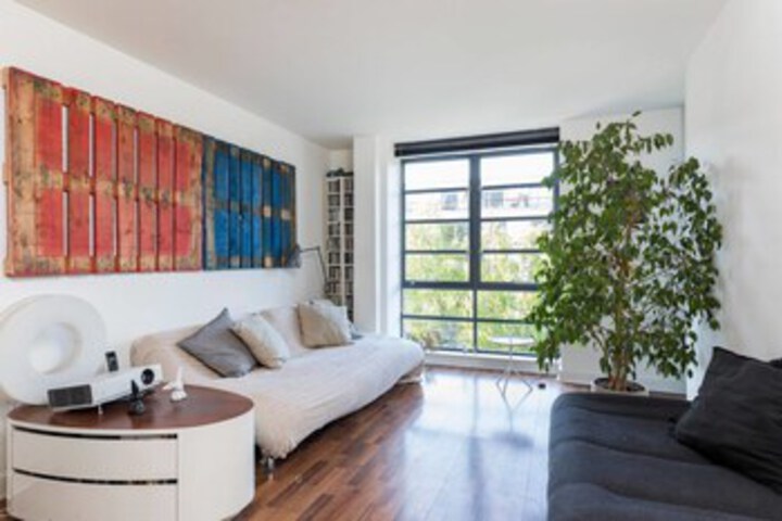 Stylish 2bed 2bath w / Tasteful Decor & Canal Views