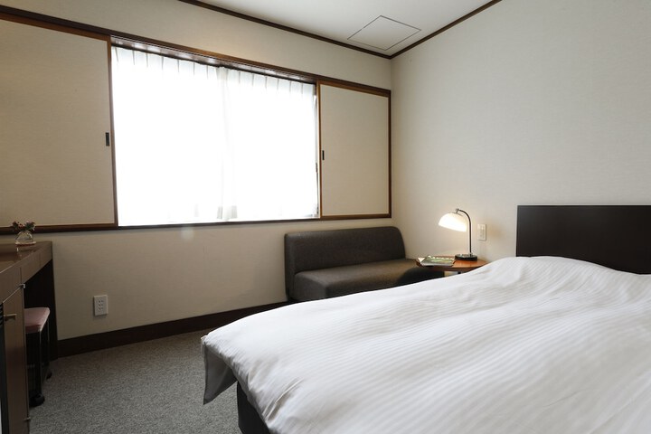 Room 3 of 92