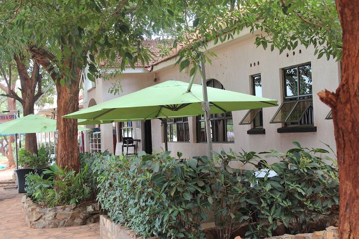 Hotel Exterior 32 of 33