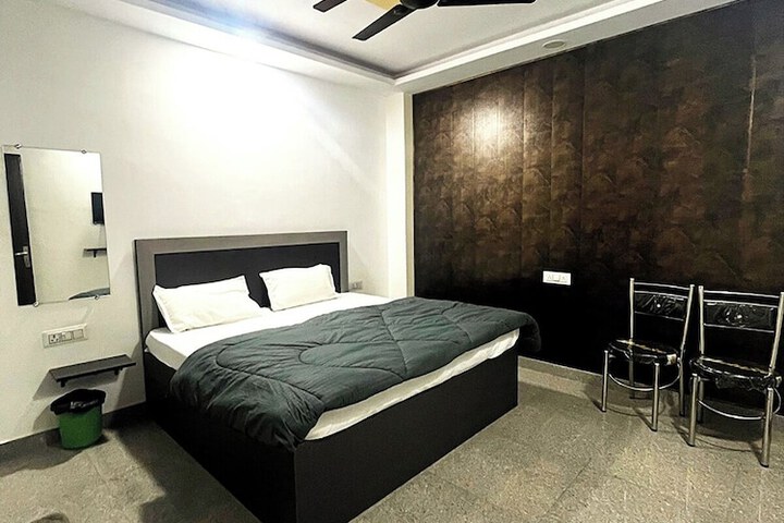 Room 12 of 14