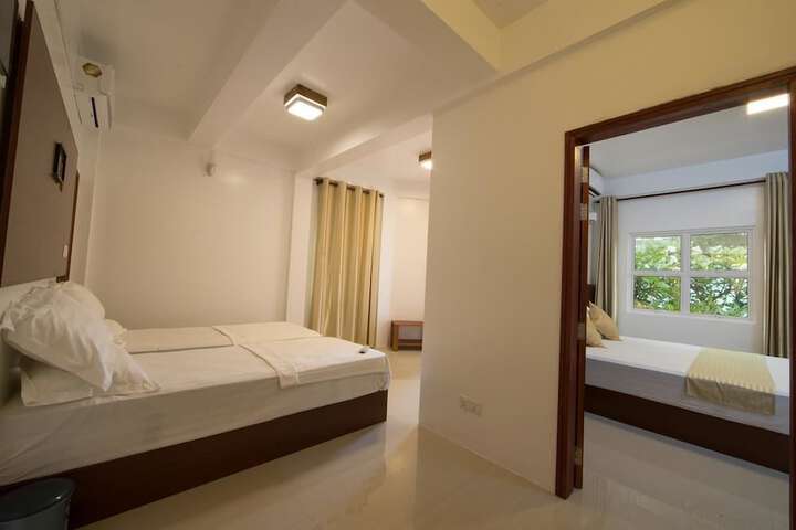 Room 5 of 10