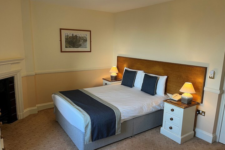 Room 7 of 28