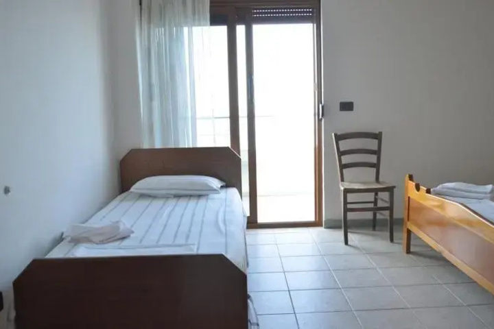 Room 2 of 10